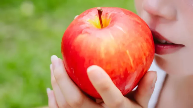 Apple Nutrition Facts: 11 Health Benefits Explained